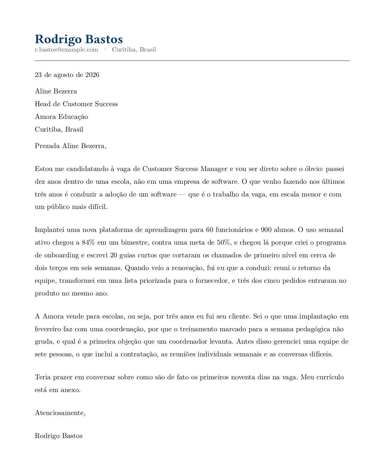 Exemplo de carta de apresentação para um professor migrando para customer success: abre nomeando a mudança de carreira diretamente e depois reenquadra a implantação de um software escolar como trabalho de onboarding, treinamento e renovação