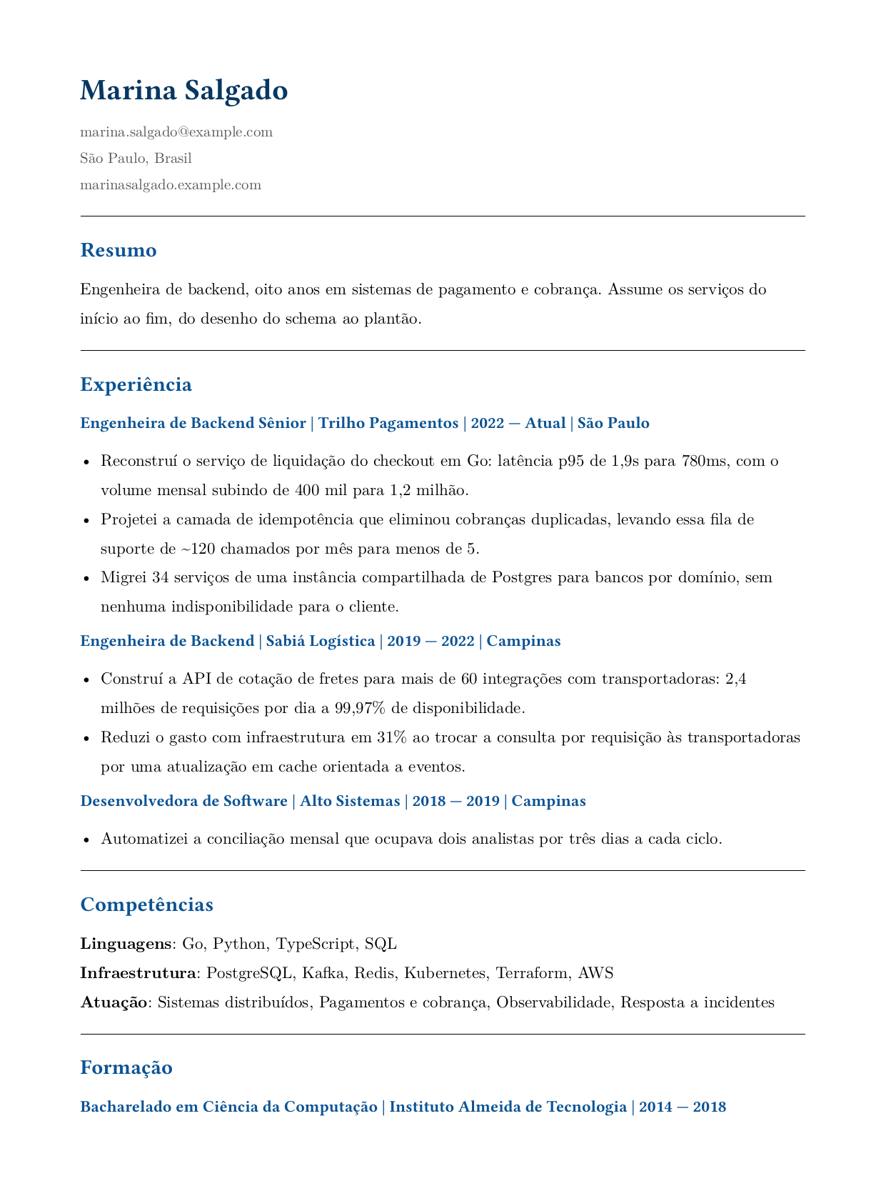 Exemplo de currículo de uma engenheira de backend sênior: nome, dados de contato, resumo, três cargos com tópicos quantificados, competências e formação, em uma página